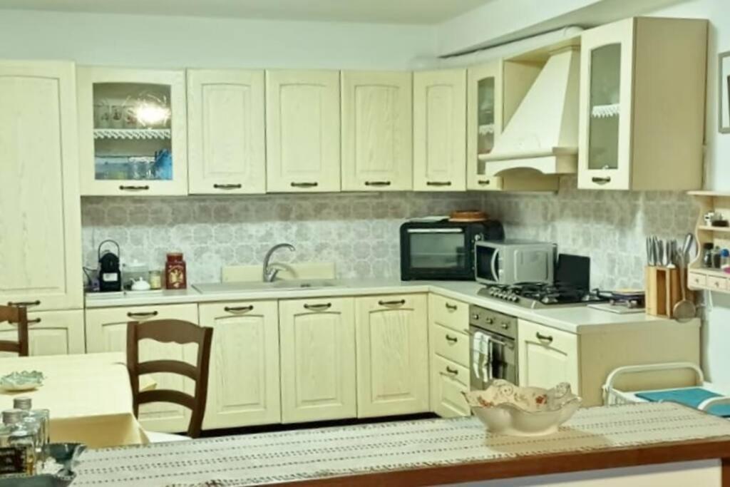 Brezza Marina - Appartamento In Villa Fronte Mare Триест Екстериор снимка