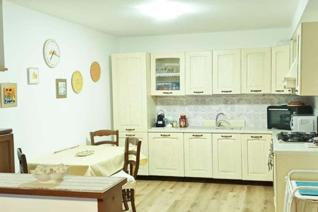 Brezza Marina - Appartamento In Villa Fronte Mare Триест Екстериор снимка