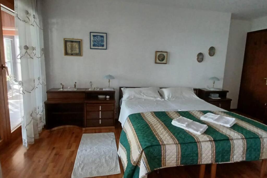 Brezza Marina - Appartamento In Villa Fronte Mare Триест Екстериор снимка