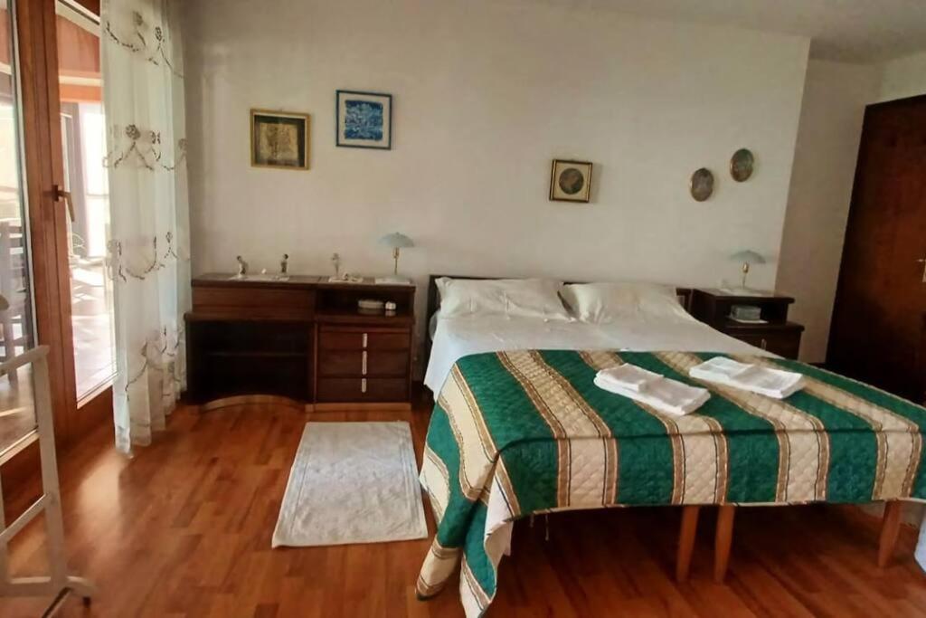 Brezza Marina - Appartamento In Villa Fronte Mare Триест Екстериор снимка