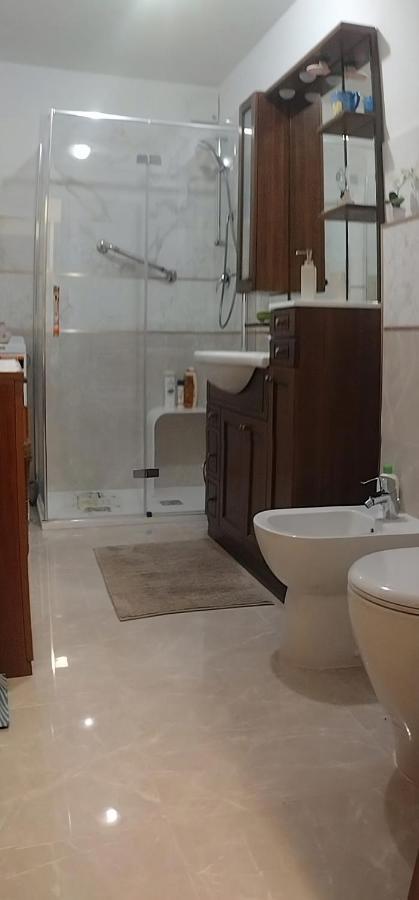 Brezza Marina - Appartamento In Villa Fronte Mare Триест Екстериор снимка